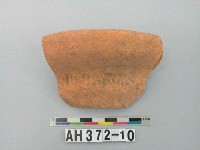 藏品(紅色夾砂繩紋陶口緣)的圖片